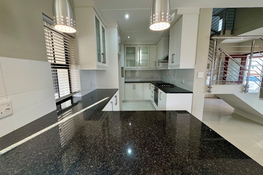 To Let 3 Bedroom Property for Rent in Graanendal Western Cape